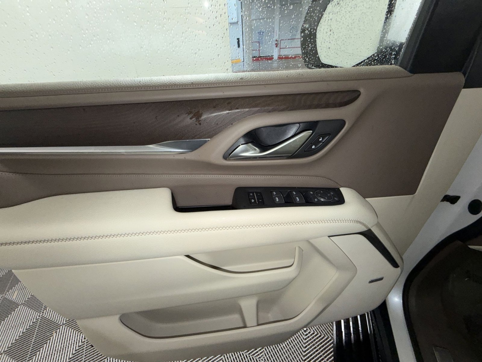 Used 2022 GMC Yukon Denali w/ Denali Premium Package image 15