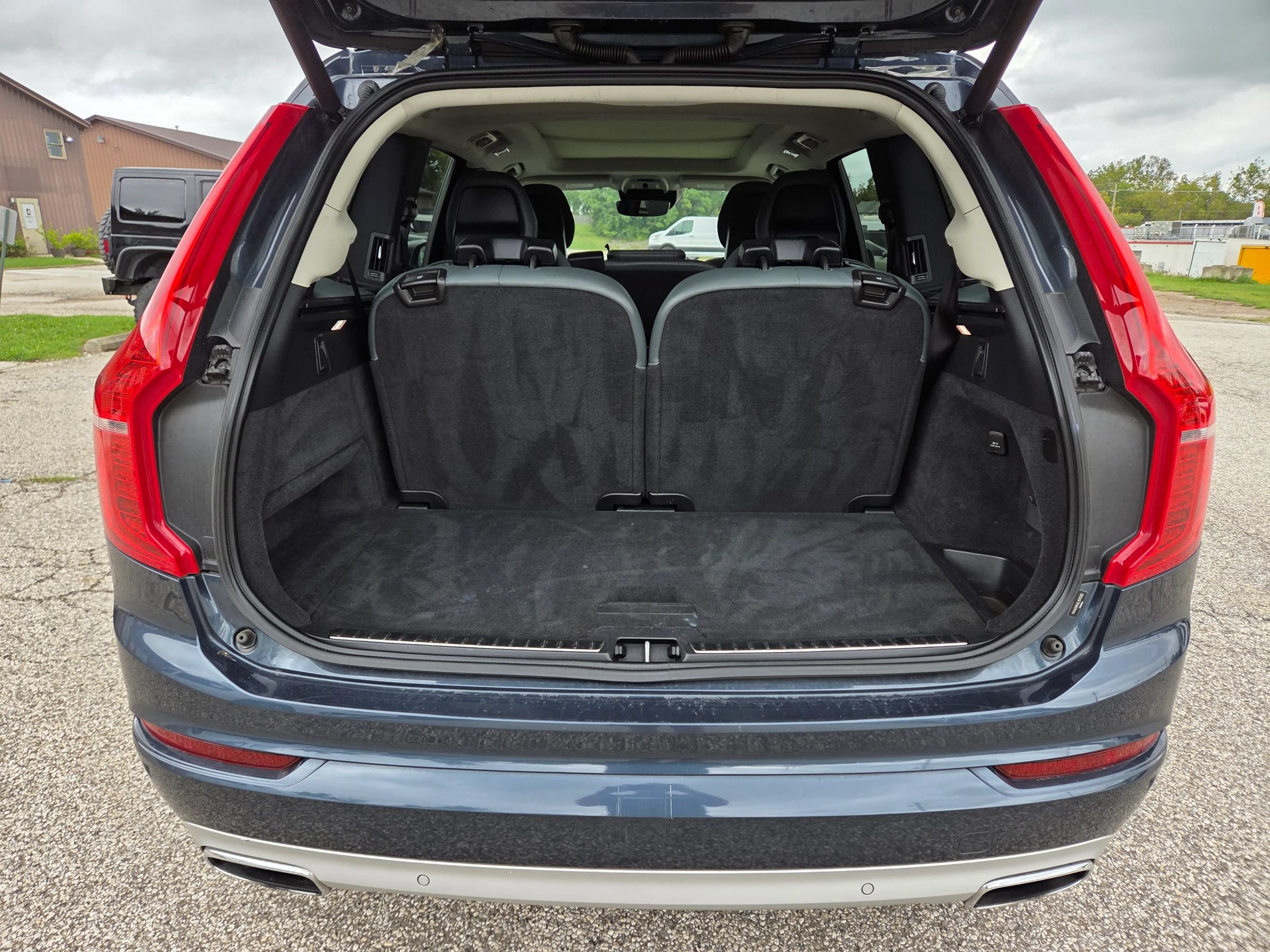 Used 2020 Volvo XC90 T6 Momentum AWD/4WD image 17