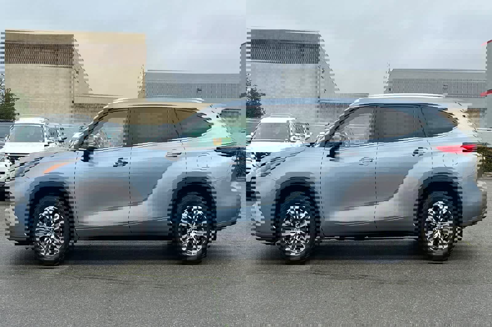 Used 2023 Toyota Highlander L image 9