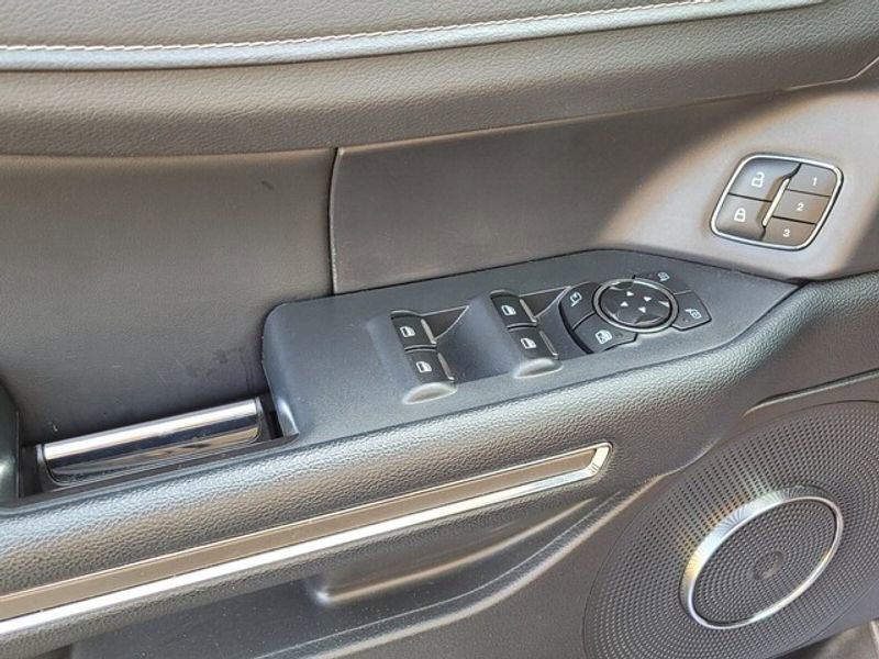 Used 2024 Ford Expedition XLT image 29