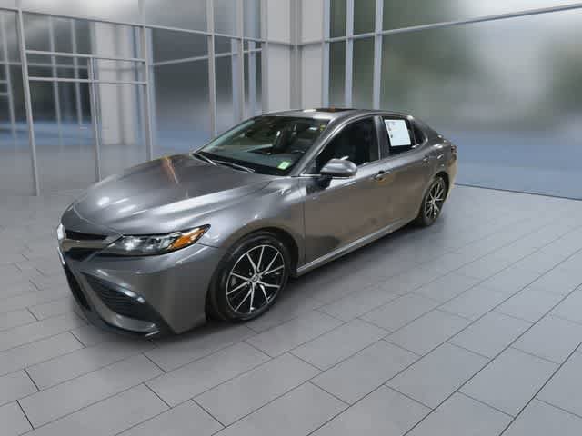 Used 2021 Toyota Camry SE w/ Cold Weather Package AWD/4WD image 4