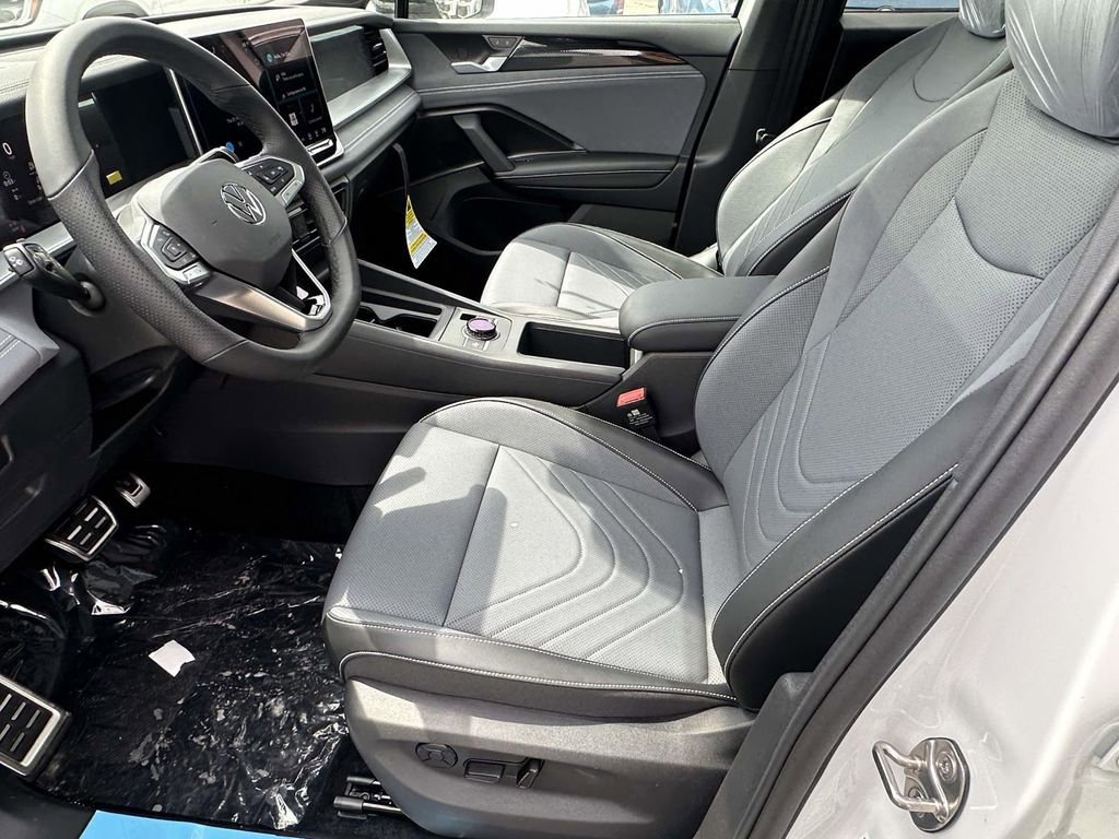 New 2026 Volkswagen Tiguan SE R-Line FWD image 15
