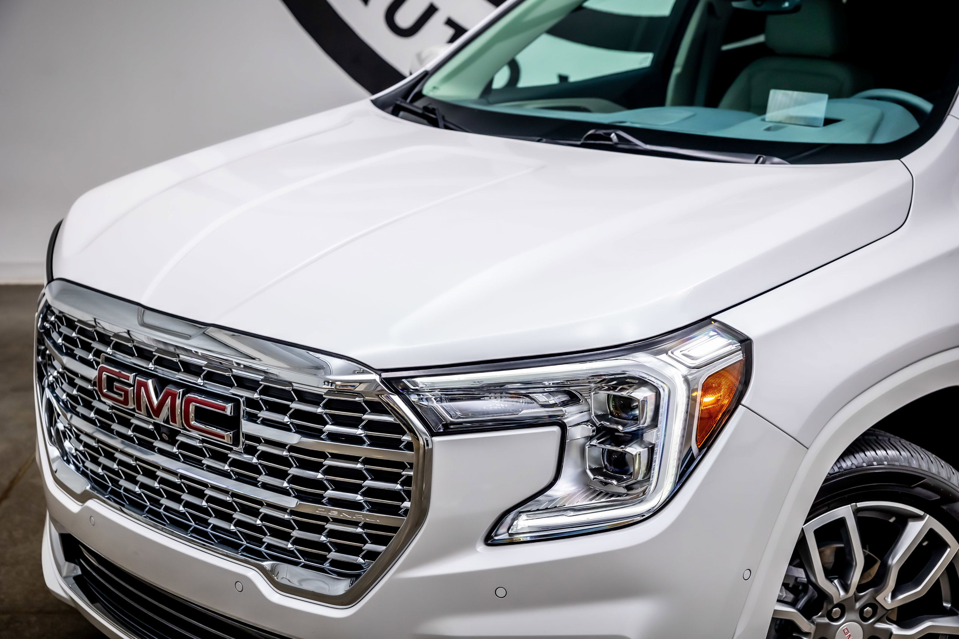 Used 2024 GMC Terrain Denali w/ Denali Premium Package AWD/4WD image 18