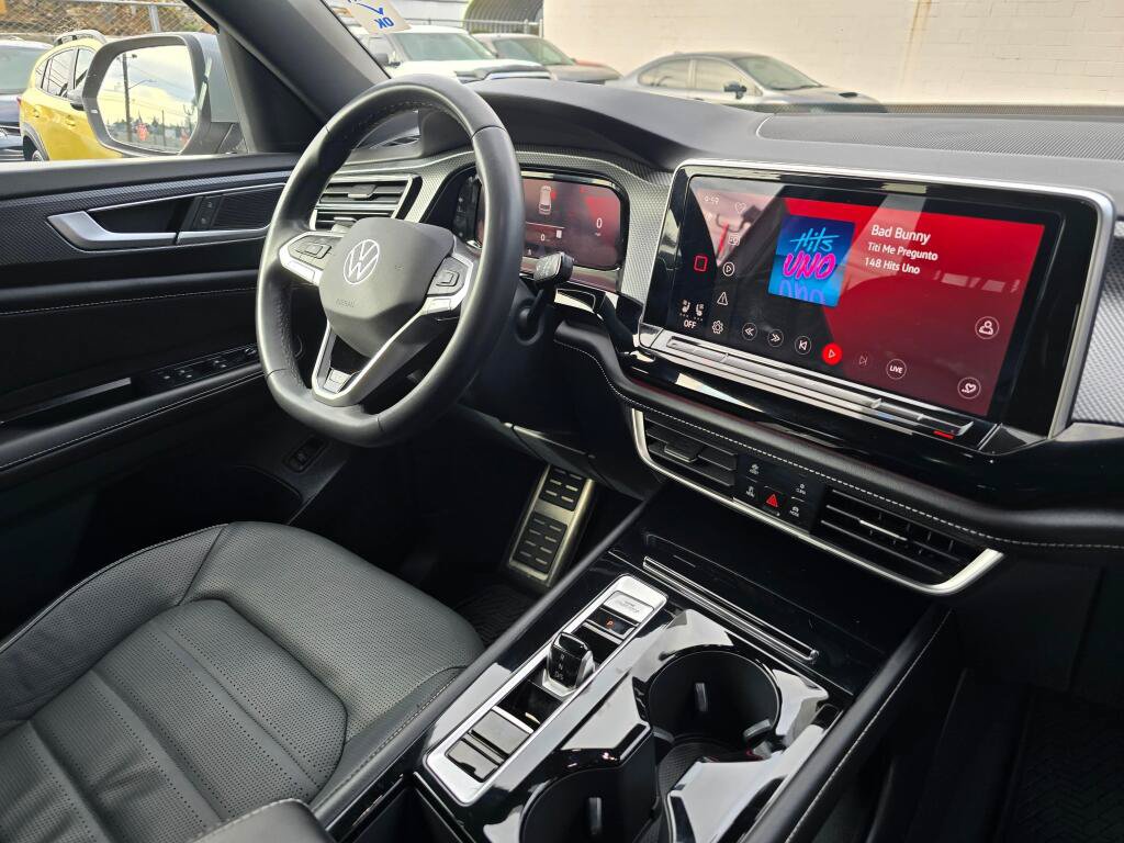 Used 2024 Volkswagen Atlas Cross Sport SEL R-Line AWD/4WD image 12