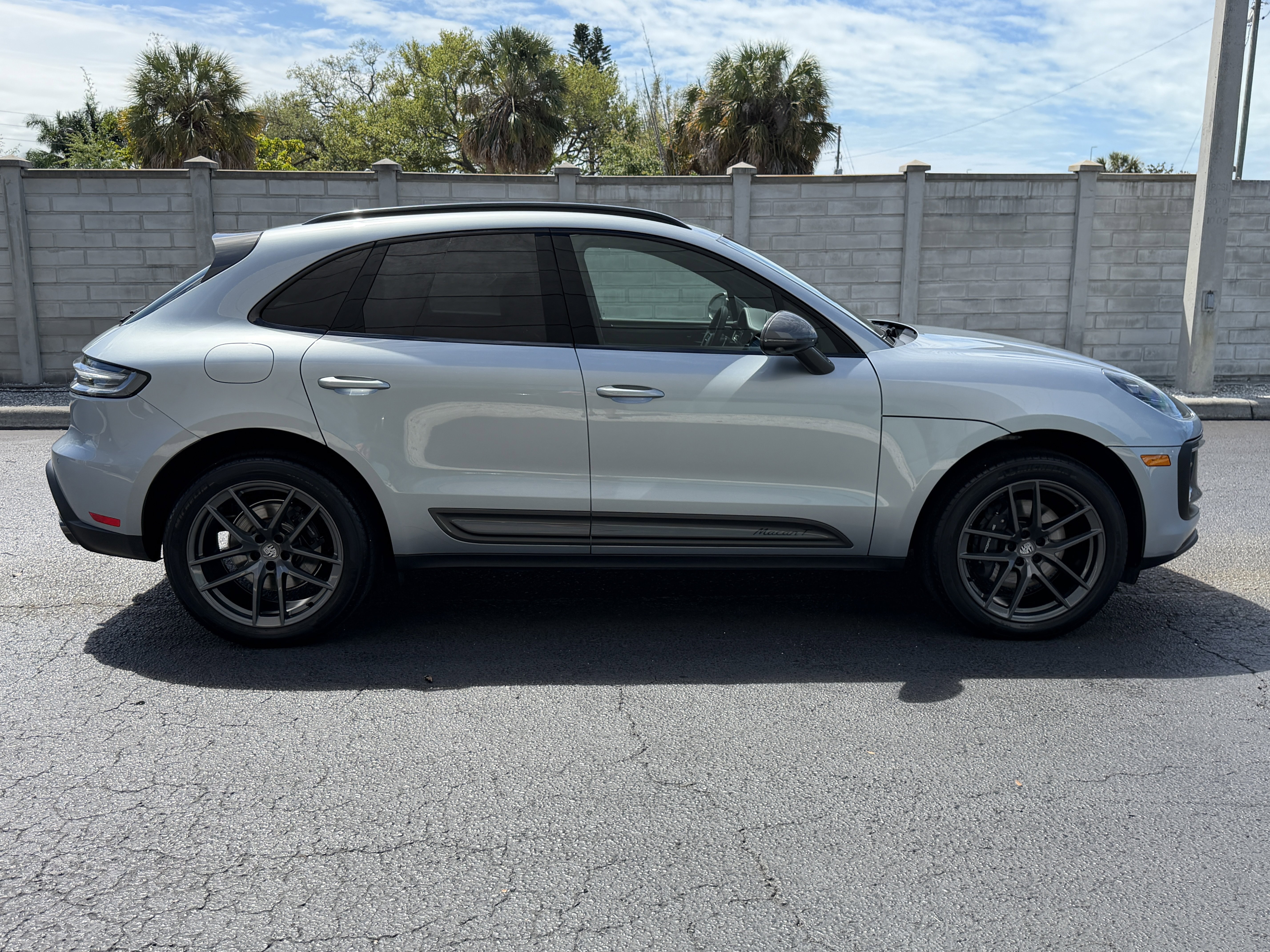 Certified 2025 Porsche Macan Turbo image 6