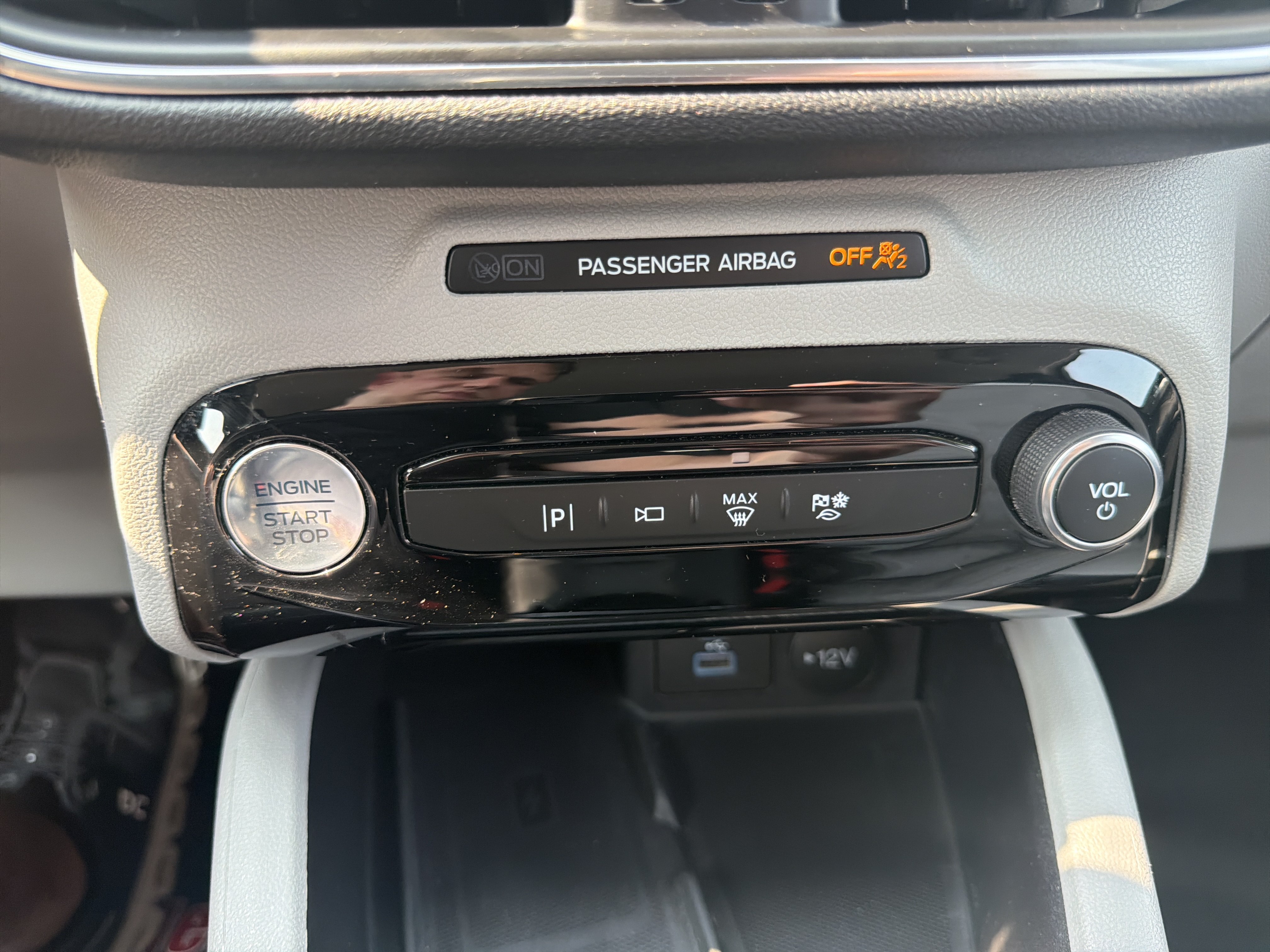 Certified 2023 Ford Escape SE w/ PHEV Premium Package FWD image 29