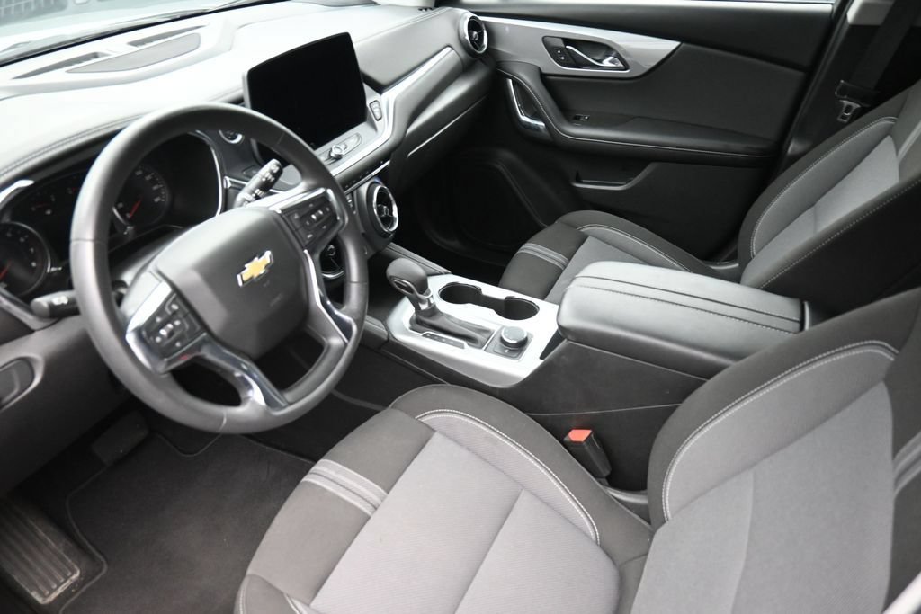 Used 2025 Chevrolet Blazer LT FWD image 18