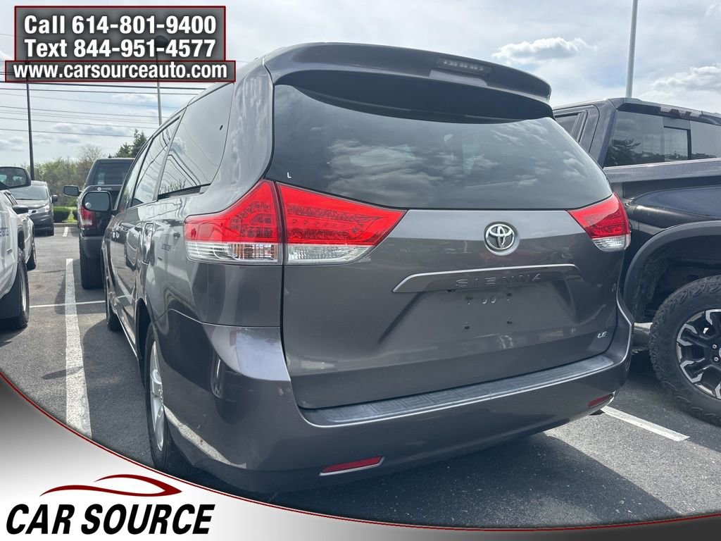 Used 2011 Toyota Sienna LE image 2