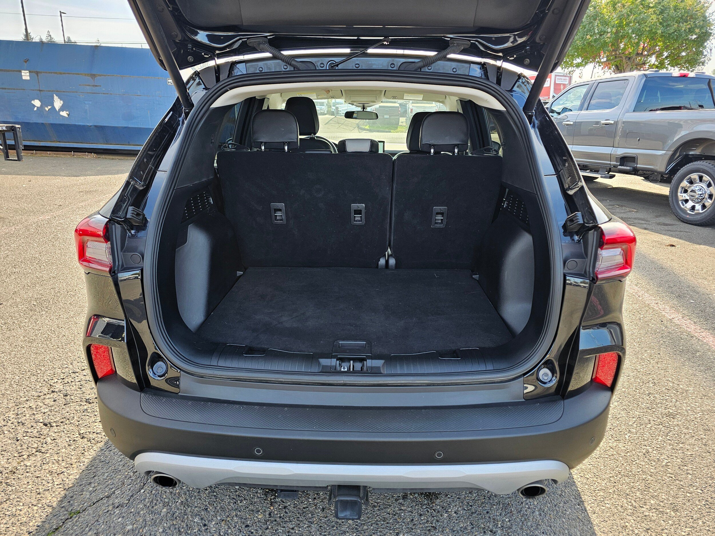 Certified 2025 Ford Escape SE w/ Class II Trailer Tow Package FWD image 10