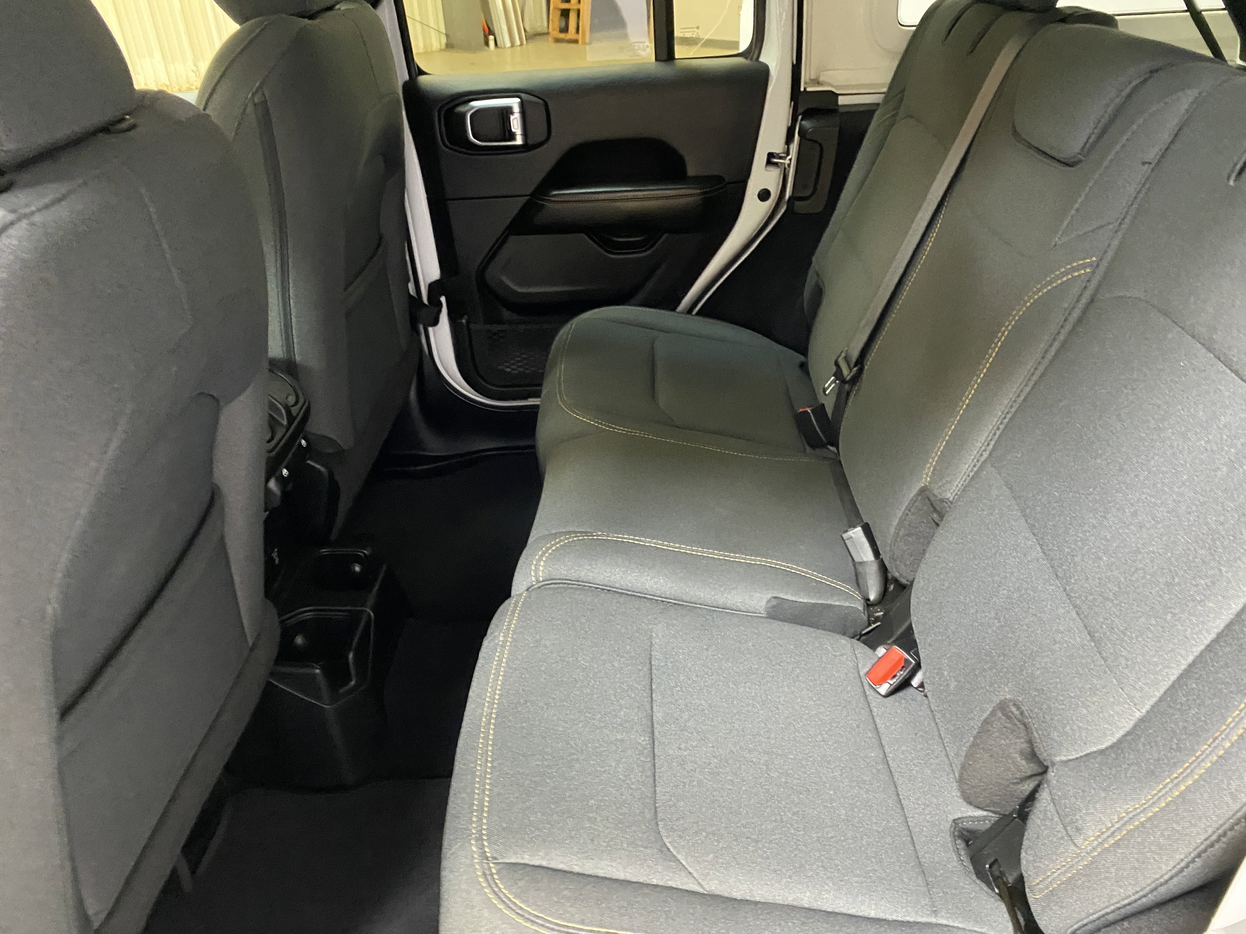 Used 2025 Jeep Wrangler Sahara image 23