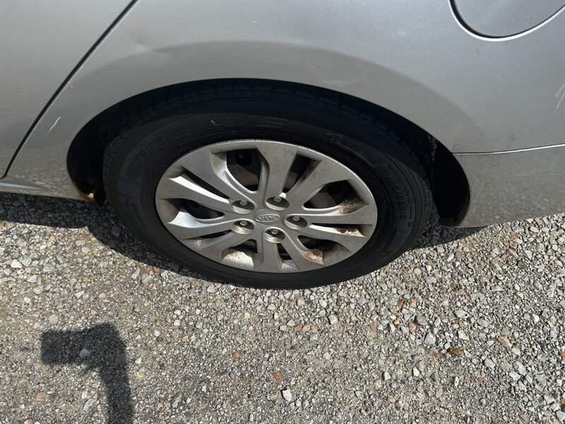 Used 2010 Kia Forte EX FWD image 25