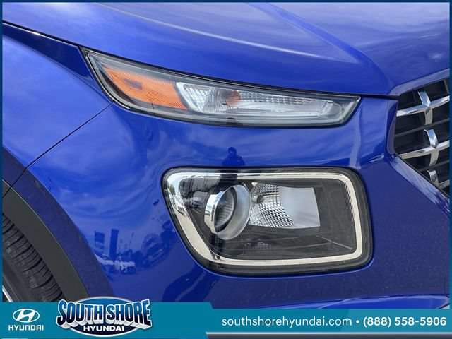 Certified 2025 Hyundai Venue SEL FWD image 10