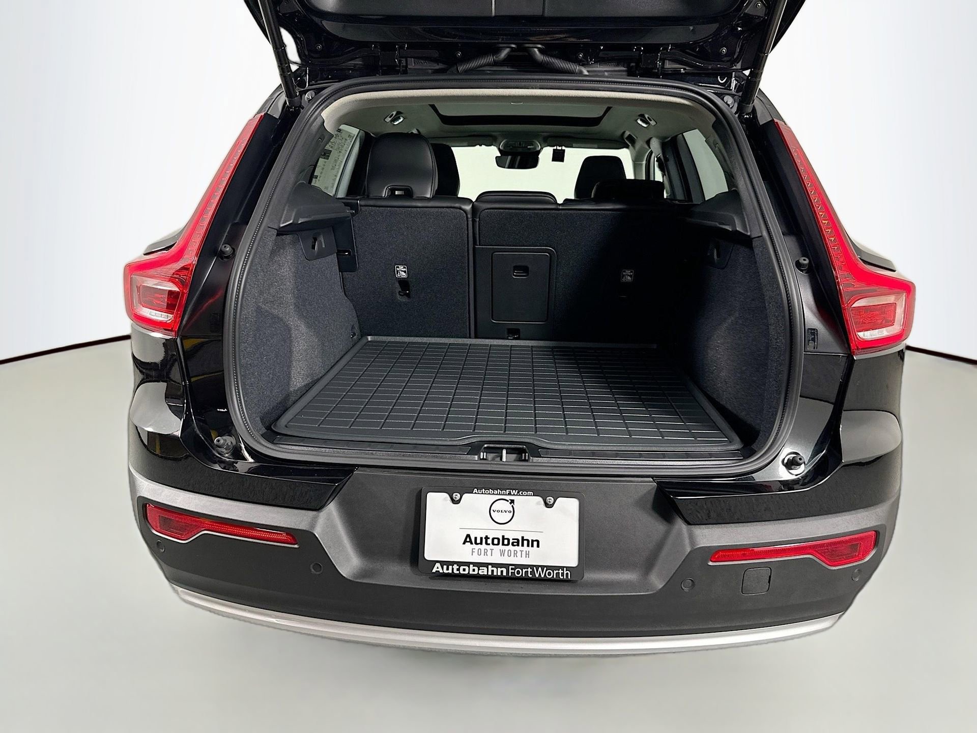 New 2025 Volvo XC40 B5 Core w/ Protection Package Premier image 20