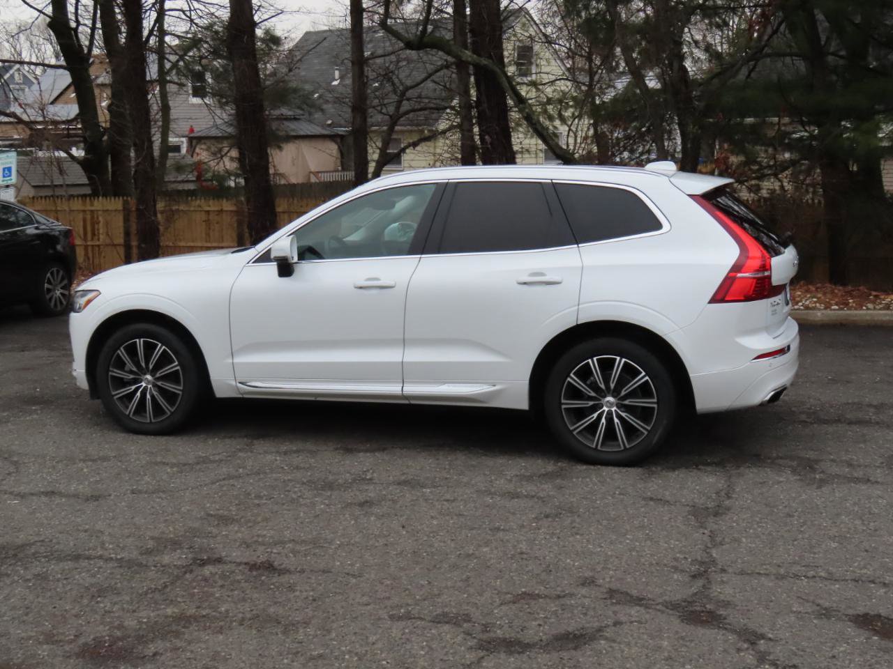 Used 2020 Volvo XC60 T5 Inscription w/ Protection Package image 3