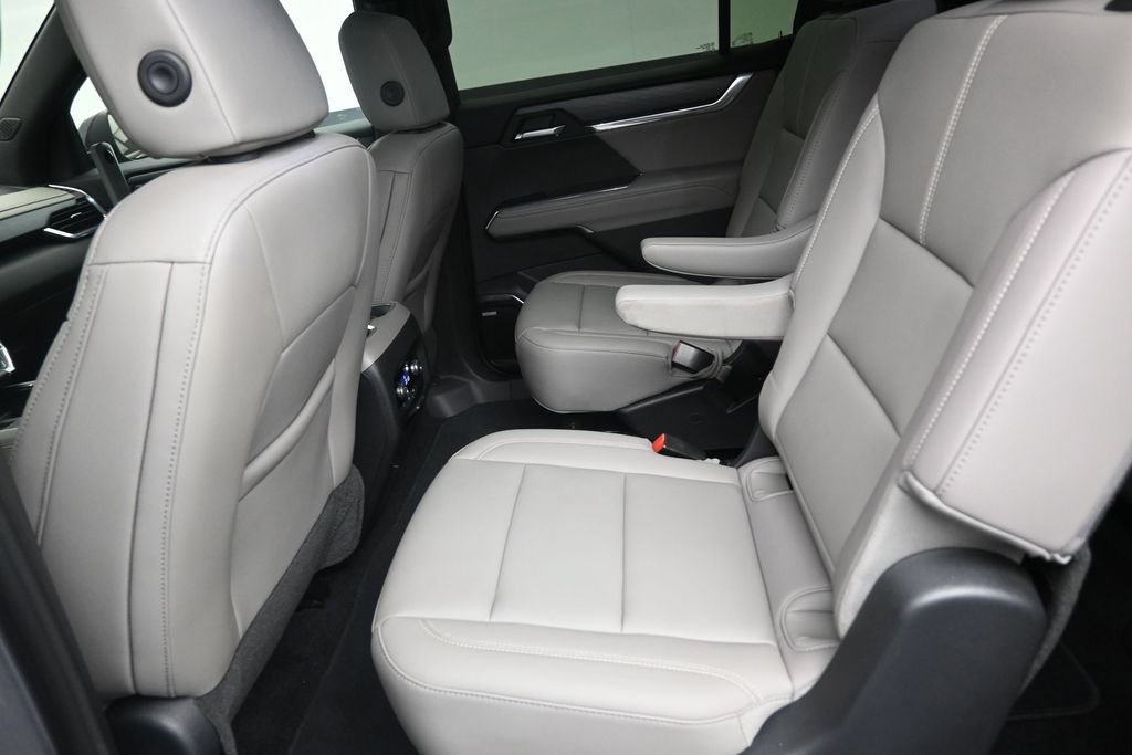 Used 2025 GMC Acadia Elevation w/ Elevation Premium Package FWD image 15