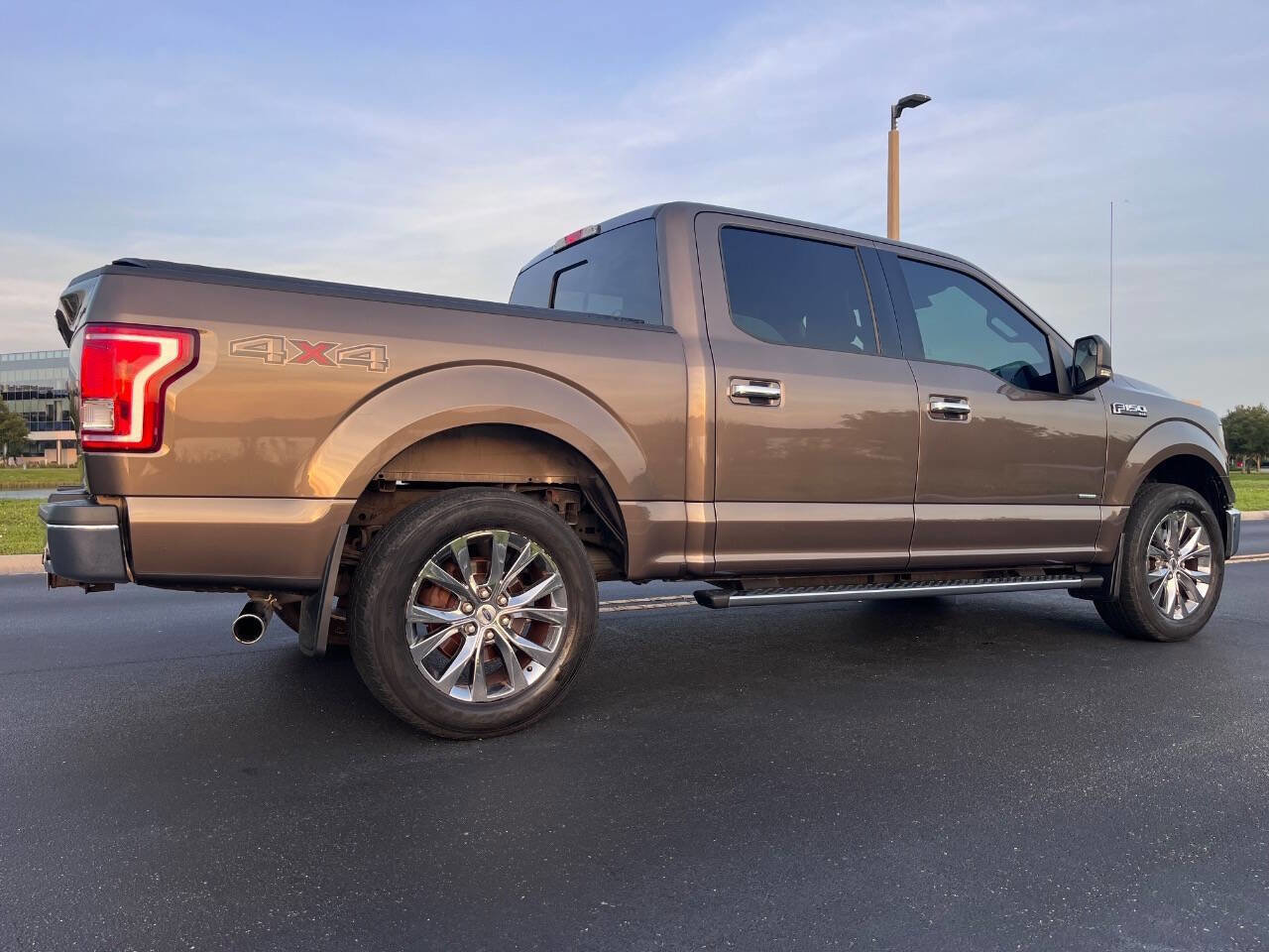 Used 2015 Ford F150 XLT w/ Equipment Group 302A Luxury AWD/4WD image 10