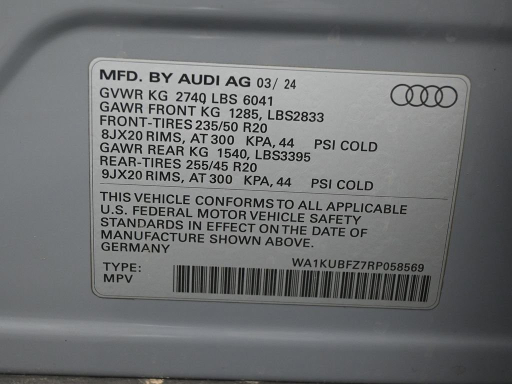 Used 2024 Audi Q4 e-tron Premium w/ Convenience Package image 9