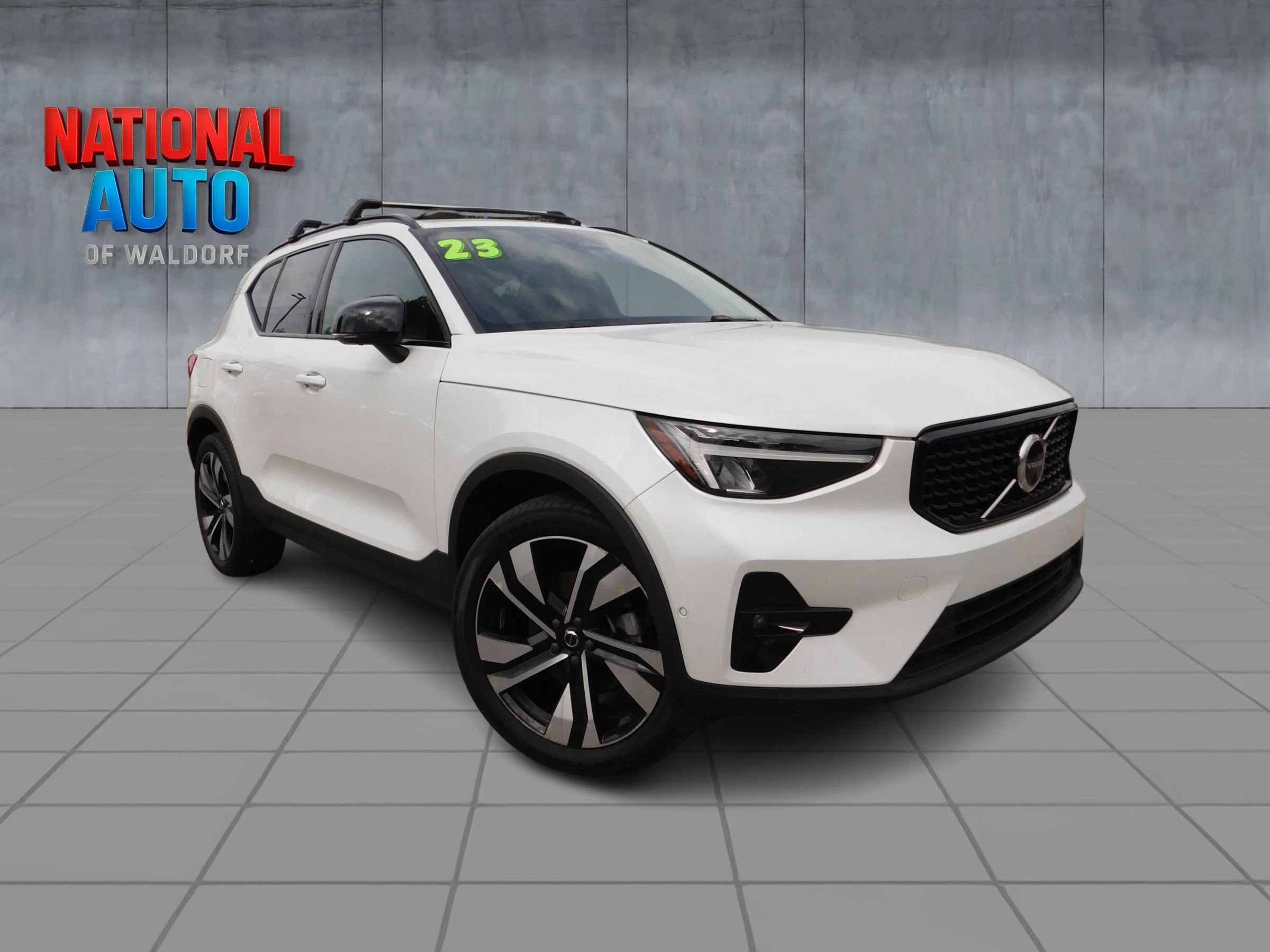 Used 2023 Volvo XC40 B5 Plus w/ Driver Assist Package AWD/4WD image 1