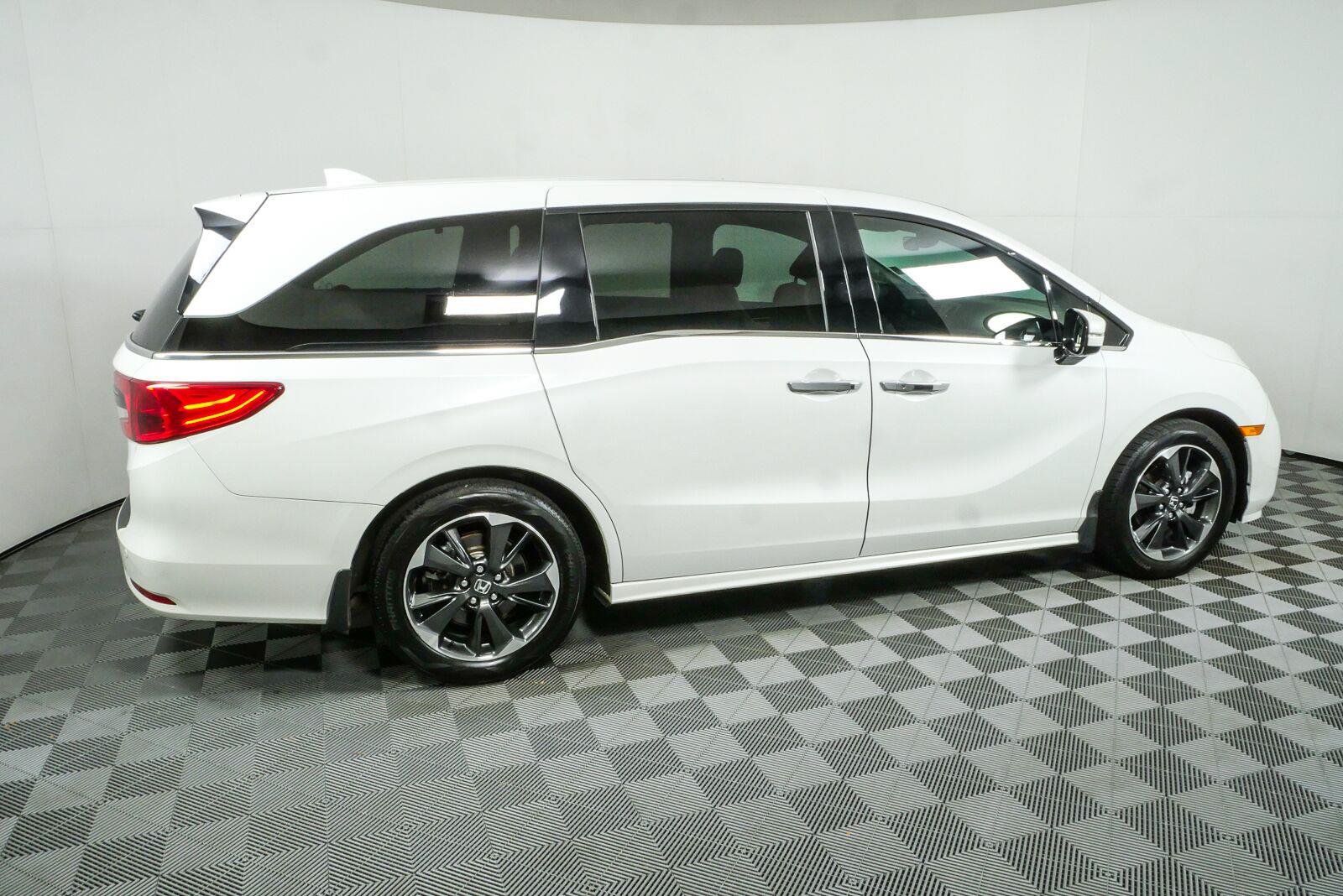 Used 2022 Honda Odyssey Elite image 2