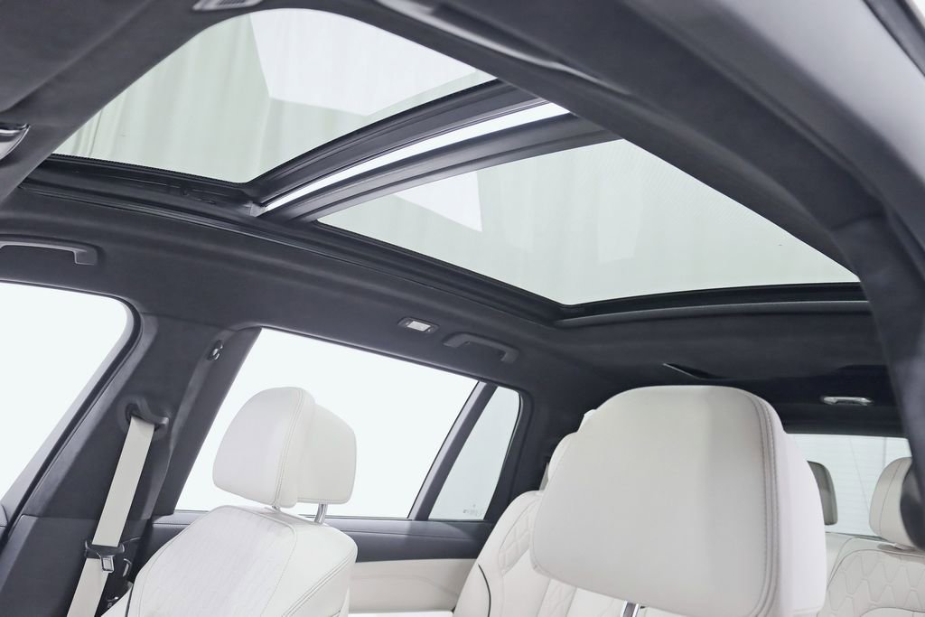 Used 2022 BMW X7 M50i image 36