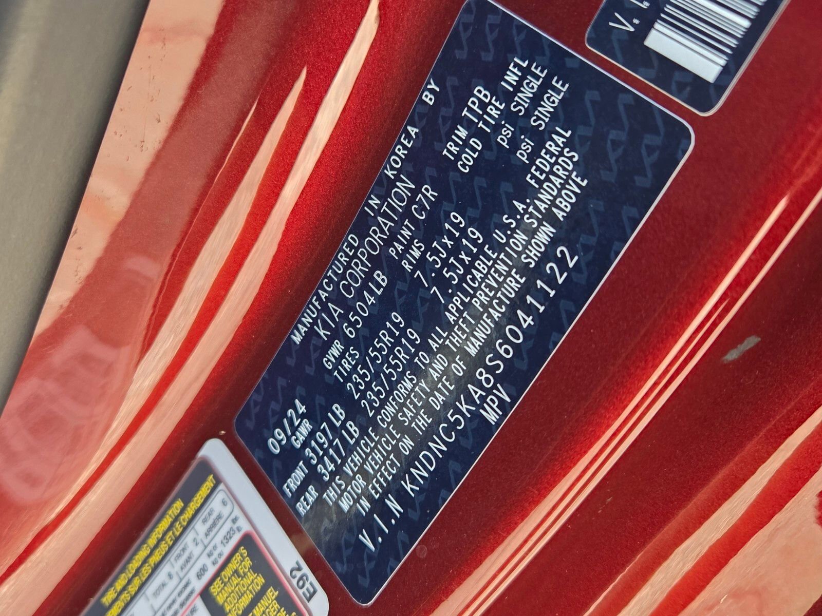 Used 2025 Kia Carnival EX image 21