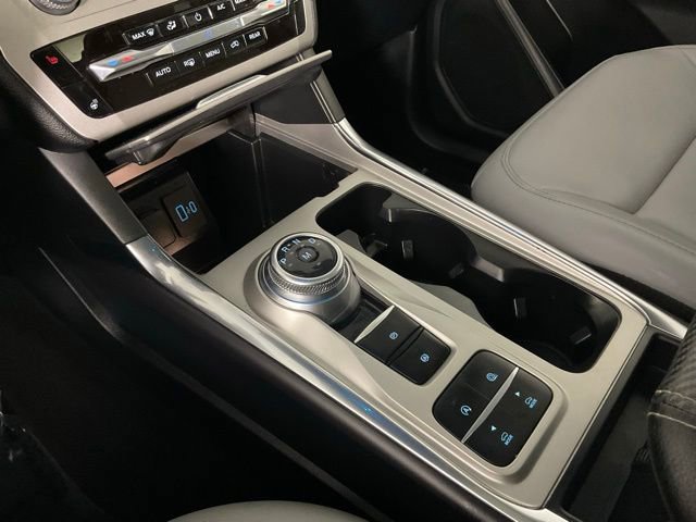 Used 2021 Ford Explorer XLT w/ Equipment Group 202A image 18