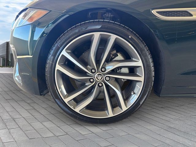 New 2024 Jaguar XF R-Dynamic SE AWD/4WD image 9