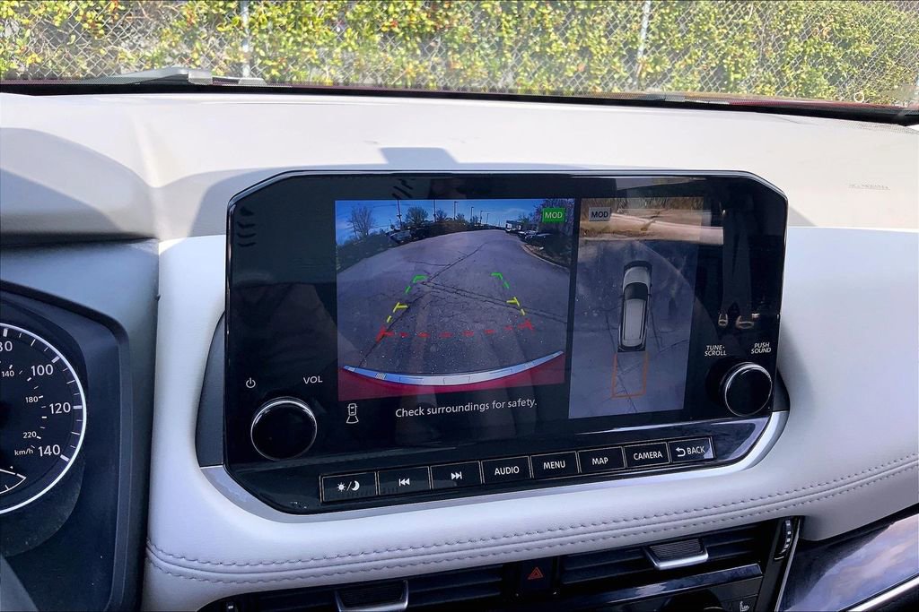 Used 2023 Nissan Rogue SL w/ SL Premium Package image 11