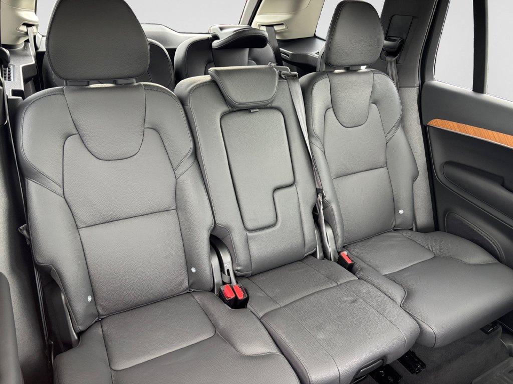 Used 2023 Volvo XC90 B6 Plus w/ Protection Package Premier AWD/4WD image 18