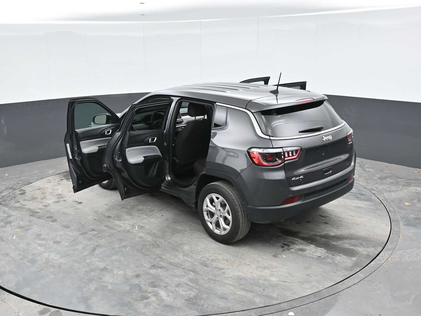 Used 2024 Jeep Compass Sport AWD/4WD image 40