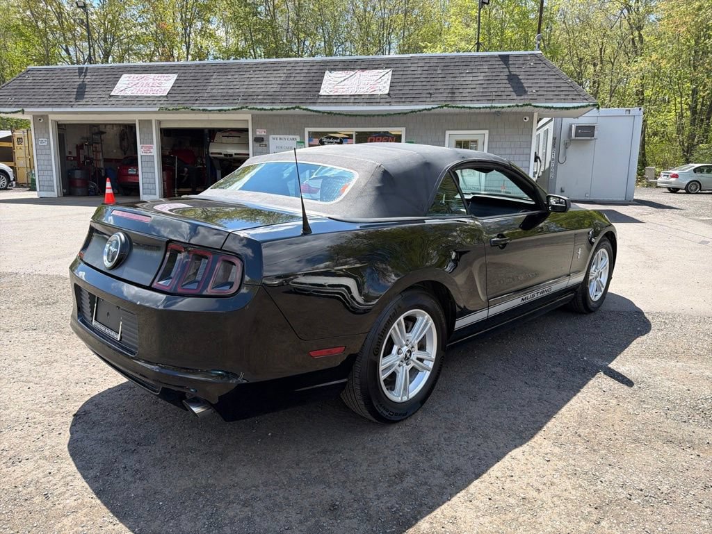 Used 2014 Ford Mustang Convertible RWD image 5