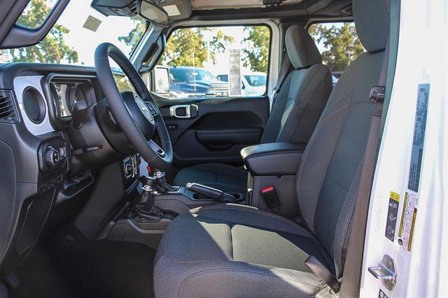 New 2025 Jeep Gladiator Sport image 16