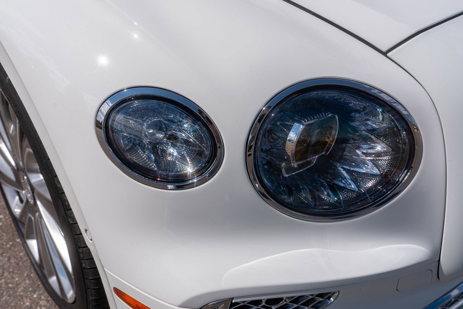 Certified 2025 Bentley Flying Spur Plug-In Hybrid image 22