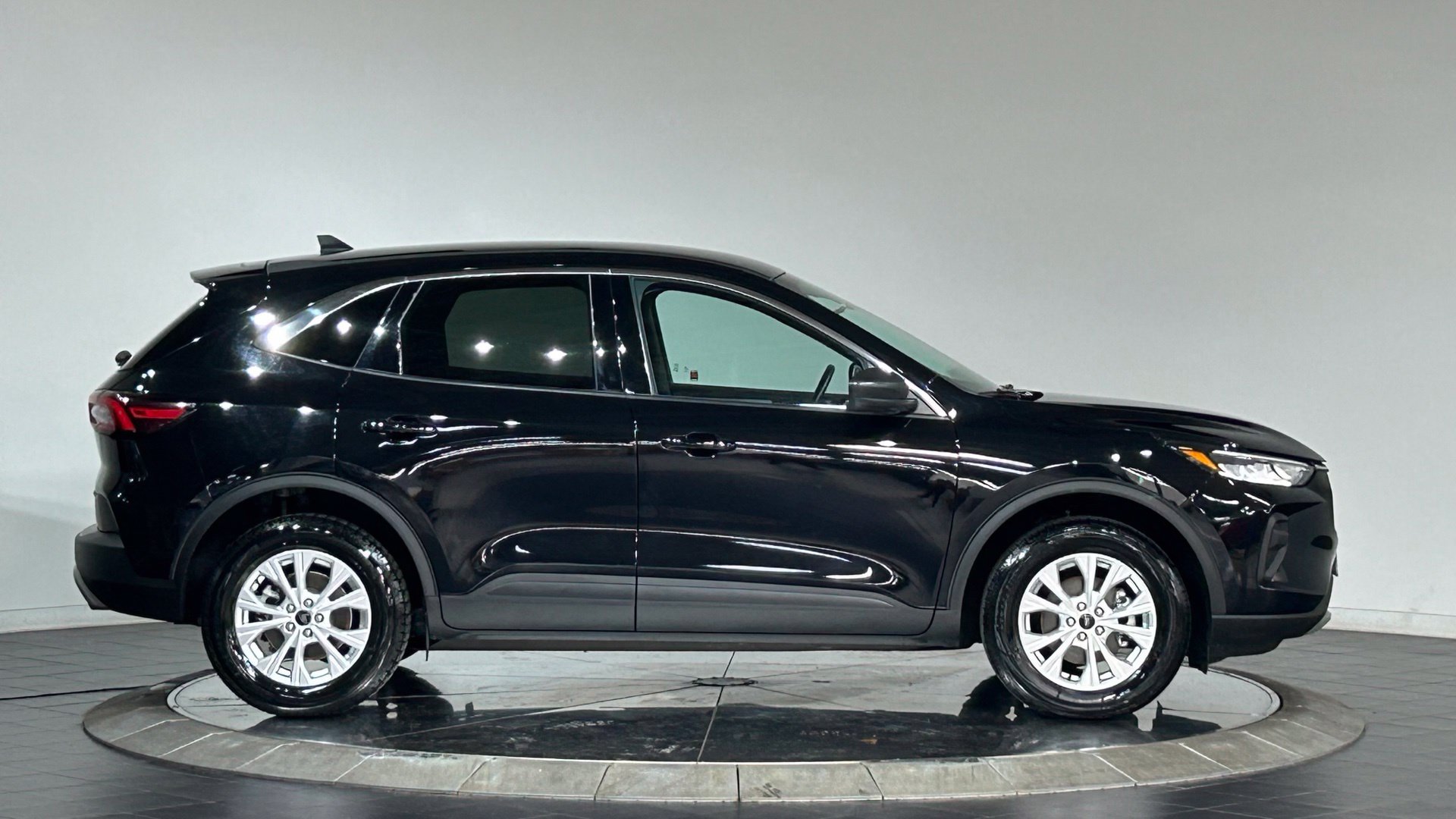 Used 2024 Ford Escape Active AWD/4WD image 11