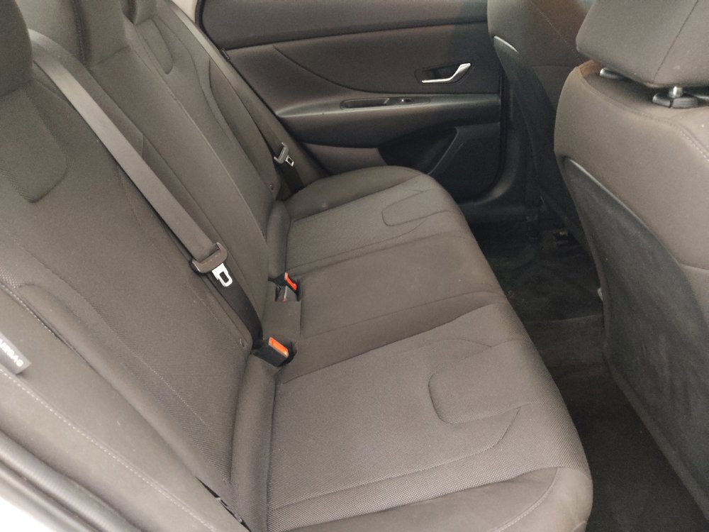 Used 2025 Hyundai Elantra SE image 19