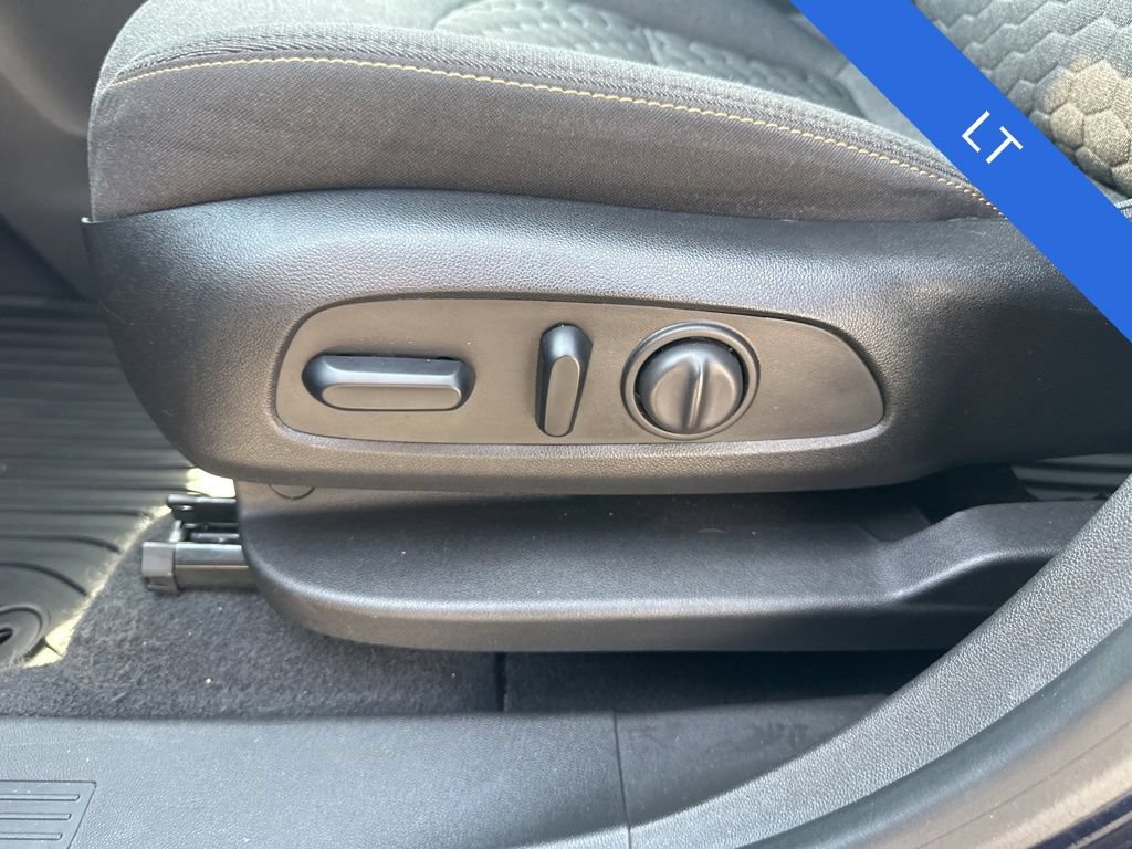 Used 2020 Chevrolet Equinox LT w/ Driver Convenience Package FWD image 12