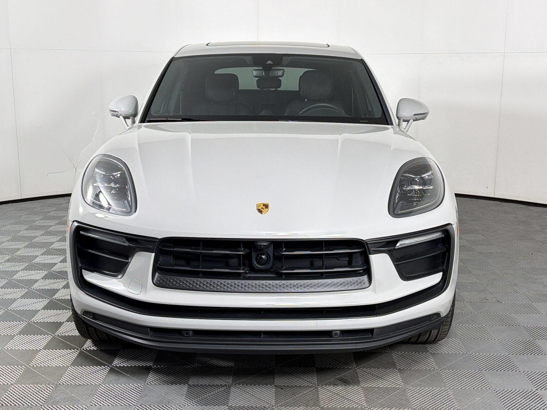 Certified 2025 Porsche Macan AWD/4WD image 7