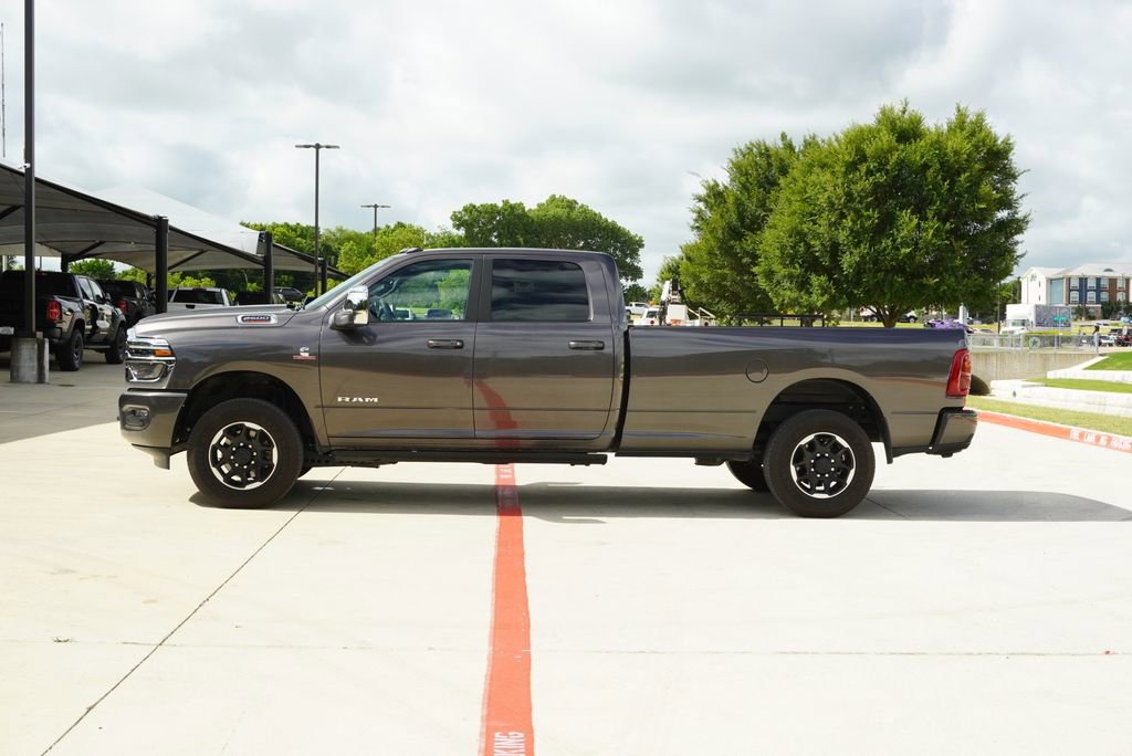 Used 2025 RAM 2500 Laramie AWD/4WD image 2