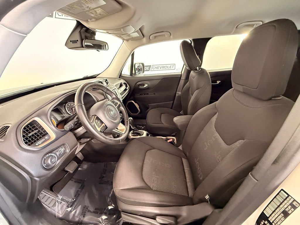 Used 2015 Jeep Renegade Latitude AWD/4WD image 19