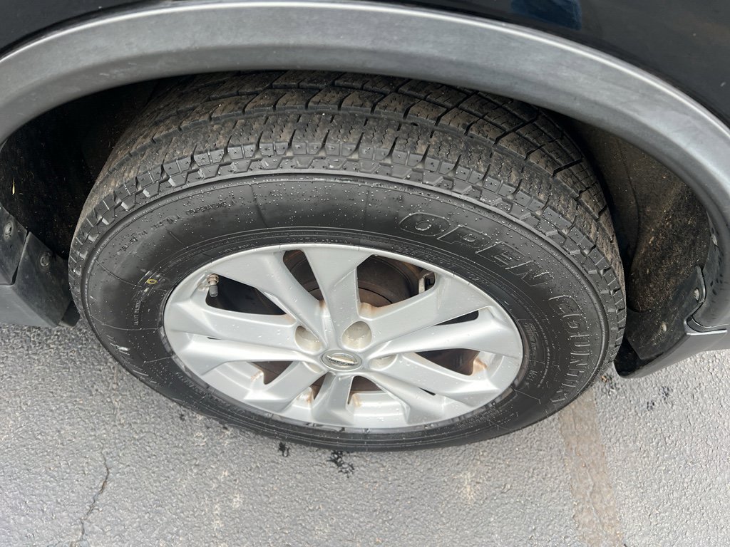 Used 2016 Nissan Rogue SV image 9