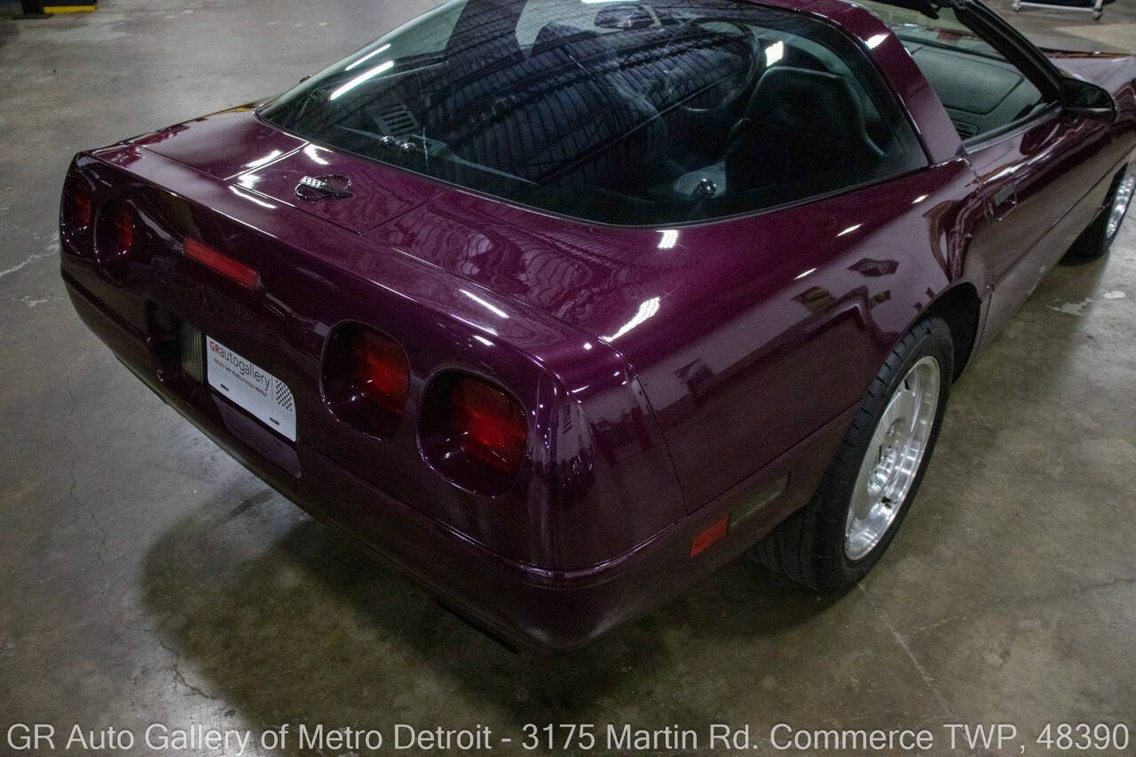 Used 1995 Chevrolet Corvette Coupe RWD image 16
