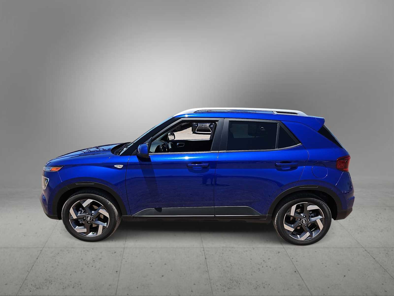 Certified 2026 Hyundai Venue SEL FWD image 5