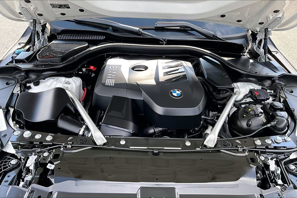 Used 2025 BMW 530i w/ Premium Package RWD image 11