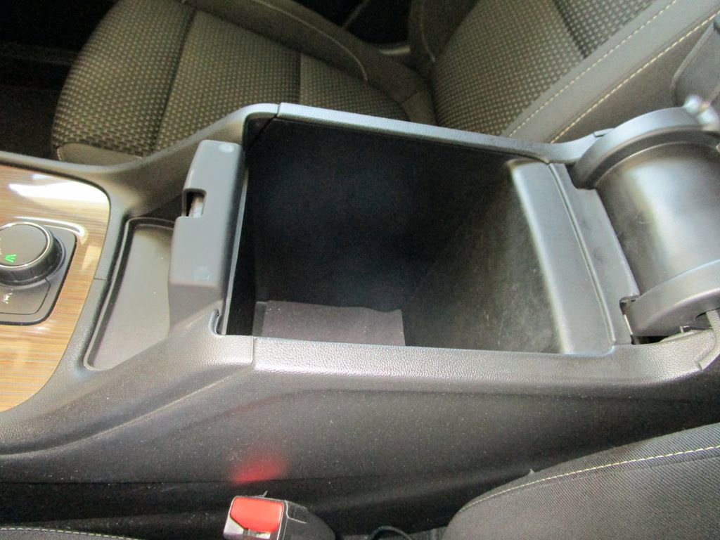 Used 2021 GMC Acadia SLE image 36