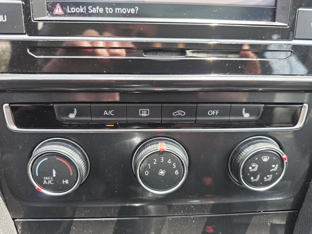 Used 2020 Volkswagen Golf 4-Door FWD image 28