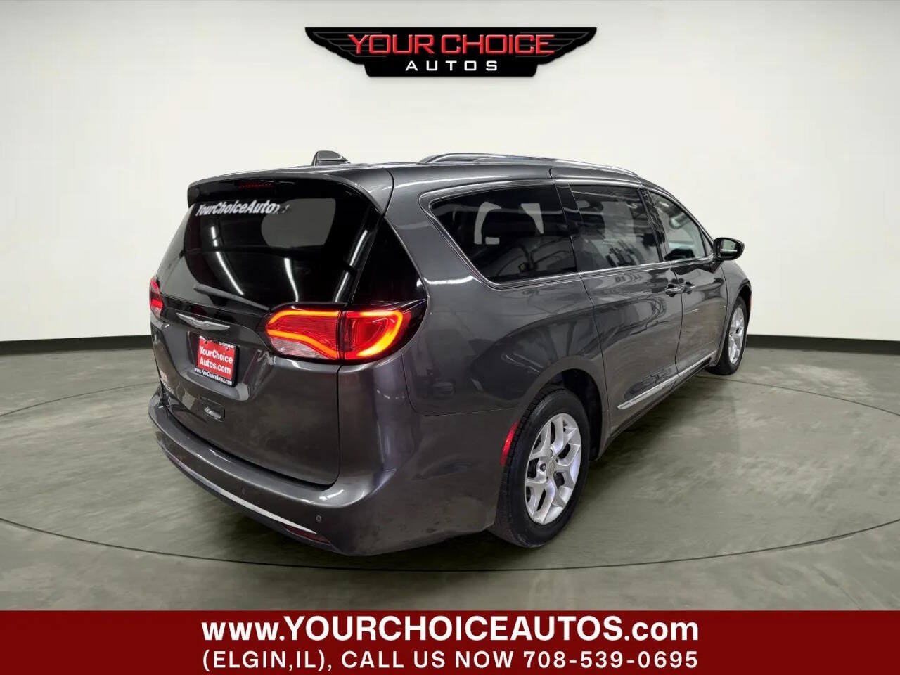 Used 2017 Chrysler Pacifica Touring-L Plus w/ Tire & Wheel Group FWD image 8