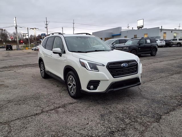 Used 2022 Subaru Forester Premium image 2