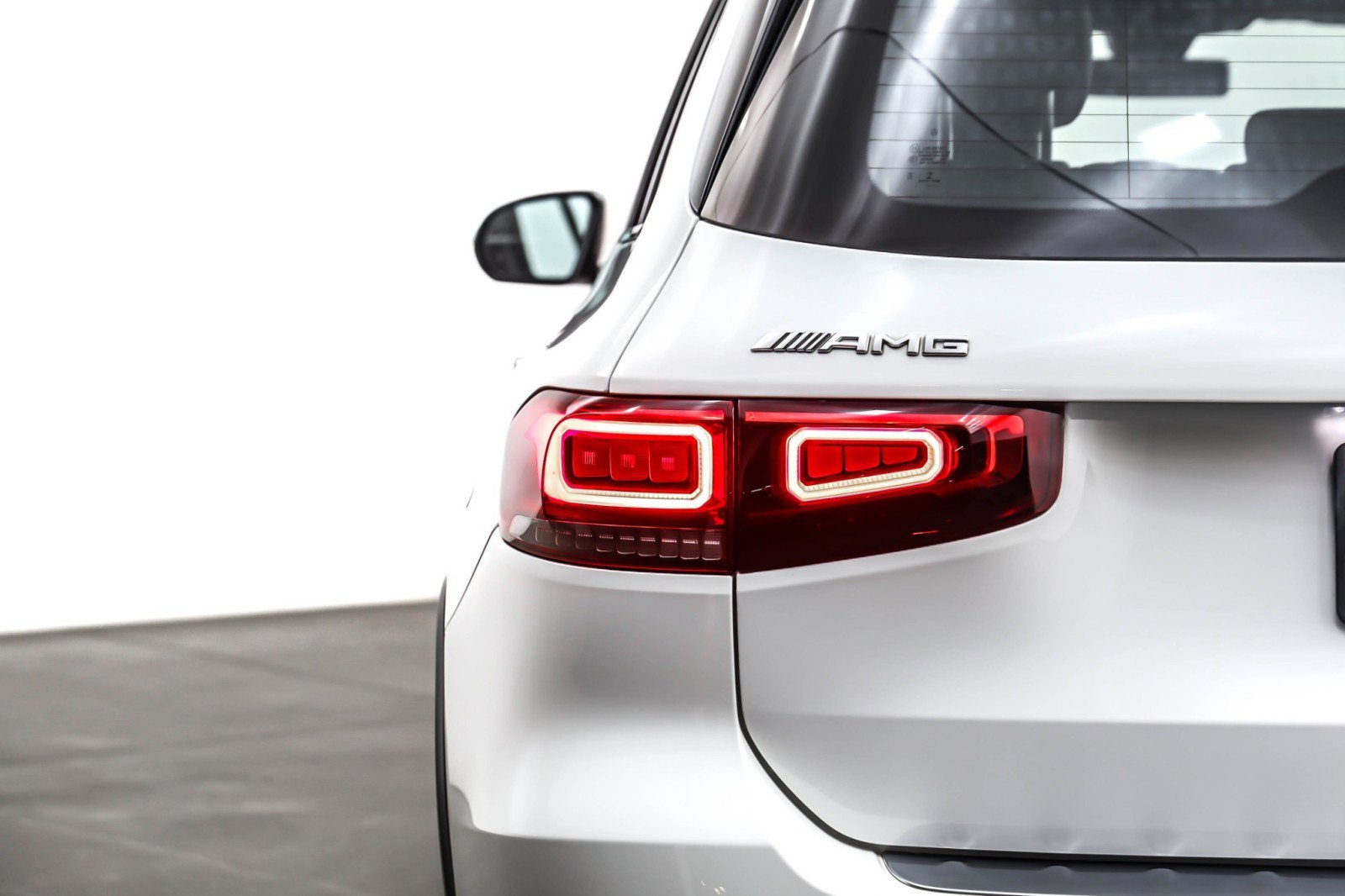 Used 2022 Mercedes-Benz GLB 35 AMG AMG GLB 35 4MATIC SUV image 15