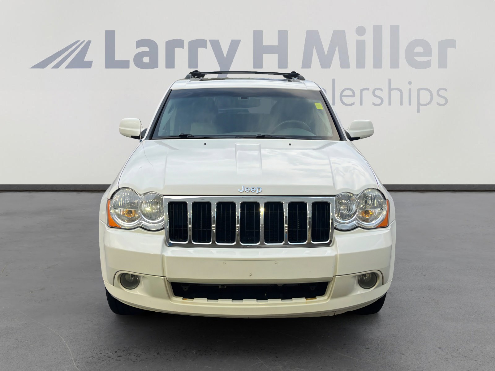 Used 2010 Jeep Grand Cherokee Limited w/ Trailer Tow Group IV image 8