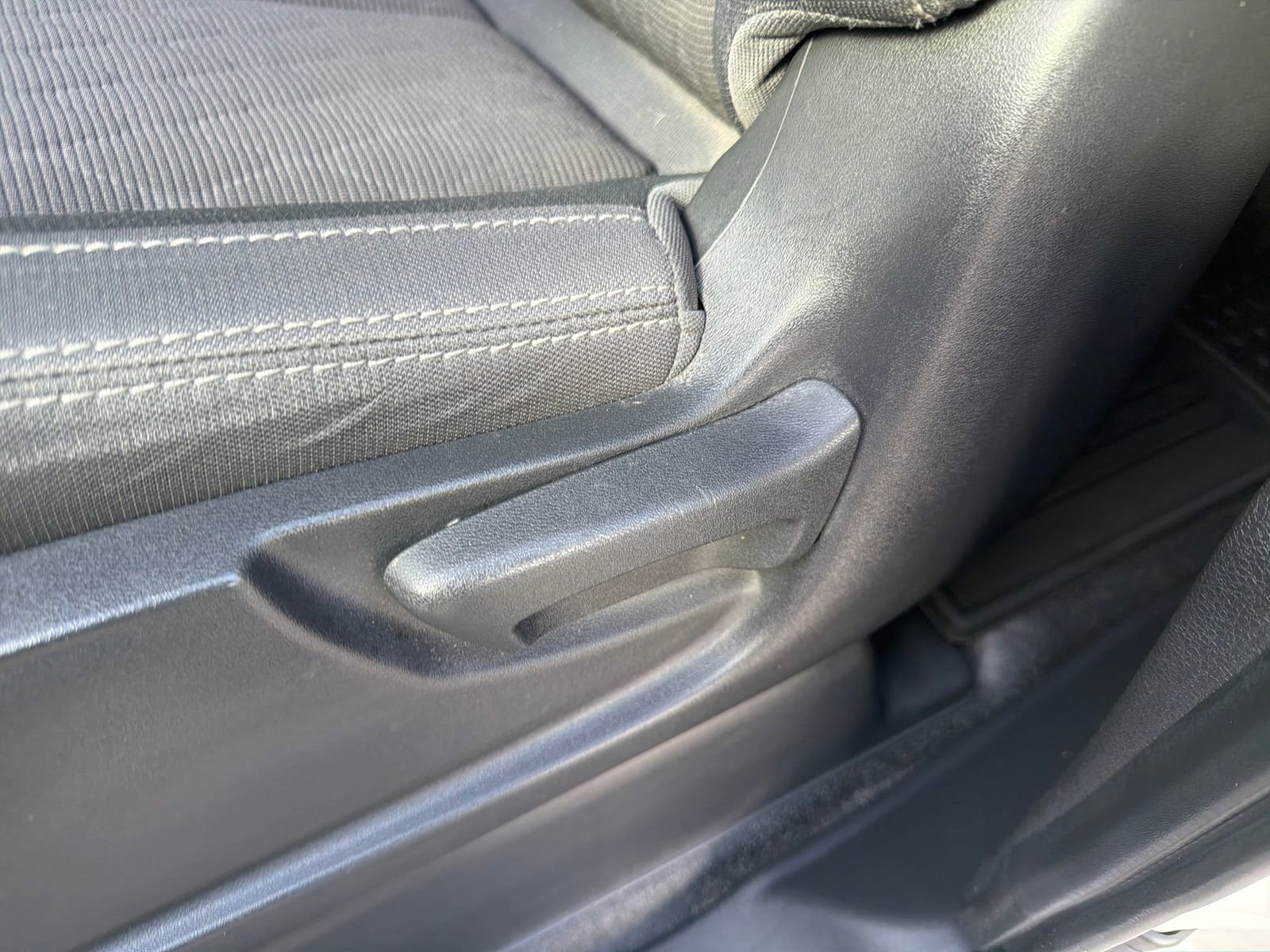 Used 2022 Nissan Titan S image 14